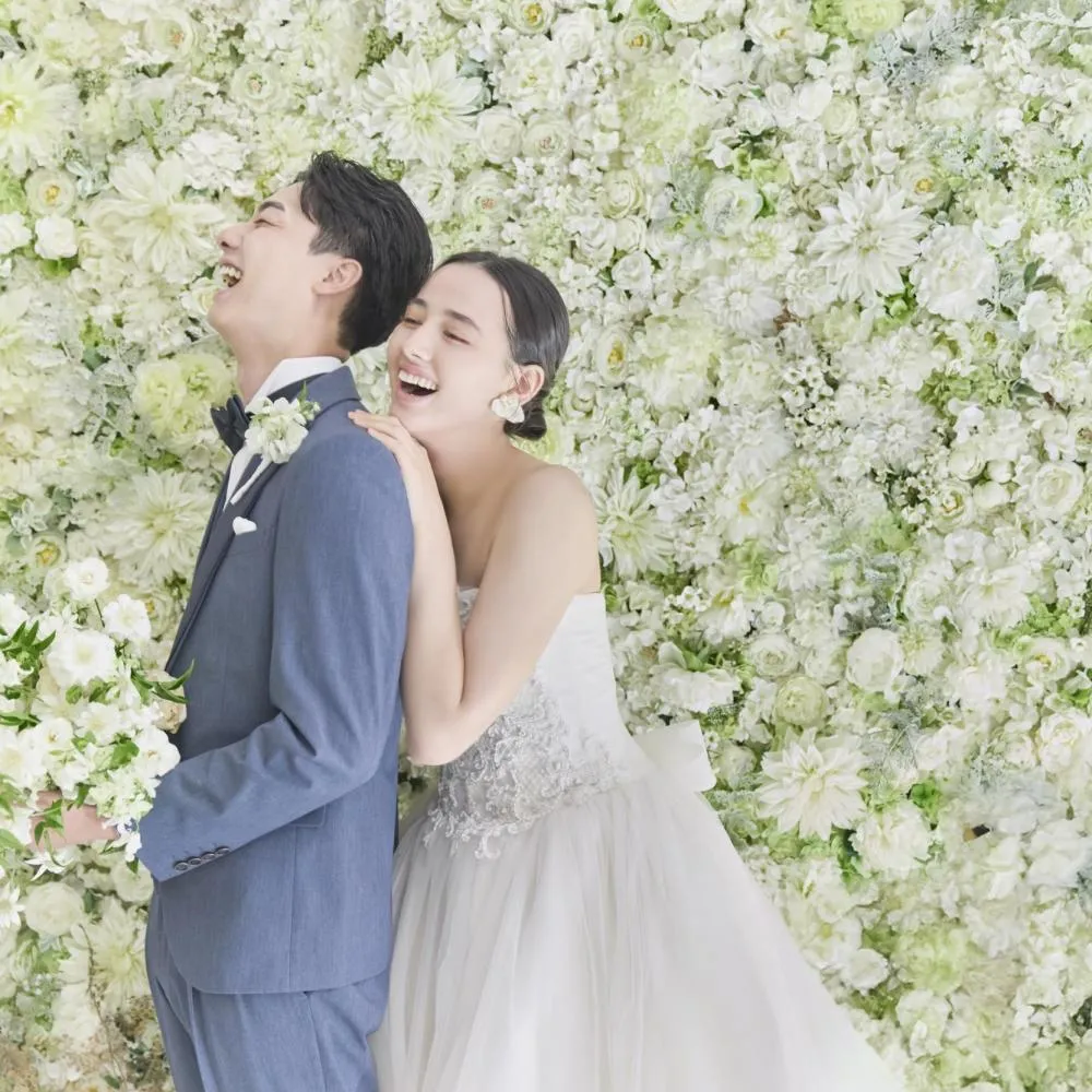 衣装・ドレス | 結婚式場は東京のアルカンシエル 南青山 衣装・ドレス | 結婚式場は東京のアルカンシエル 南青山