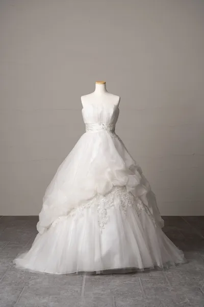 ウエディングドレス　前撮りドレス ウエディングドレス 二次会 レース トレーン 花嫁 前撮り ウェディング