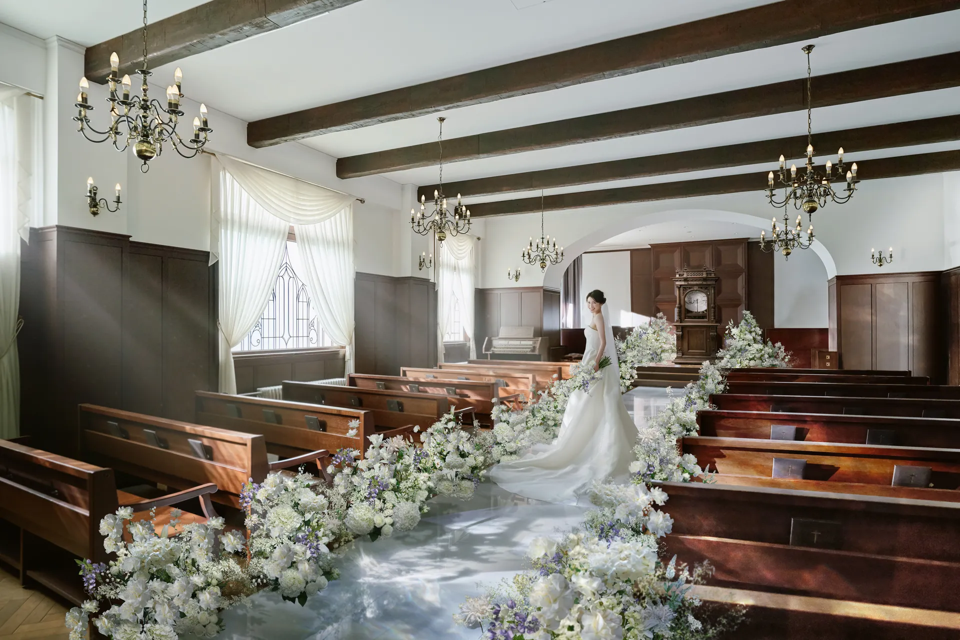 伝統ある「クラシックチャペル」と1200年の歴史を彩り「箱根神社」をご案内