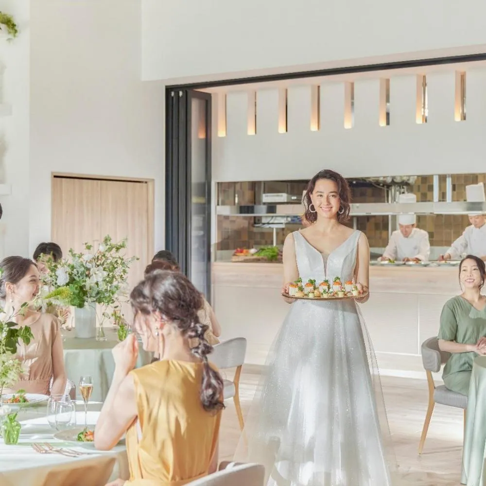 【中古】 オリジナル・ウエディング・アイディアコレクション 私らしい結婚式のためのヒントいっぱい！/ごま書房新社 DRESSY CAFE KAMAKURA】12月のディスプレイドレスは「ALPHA