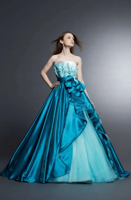 大人っぽいリボンが特徴のカラードレス