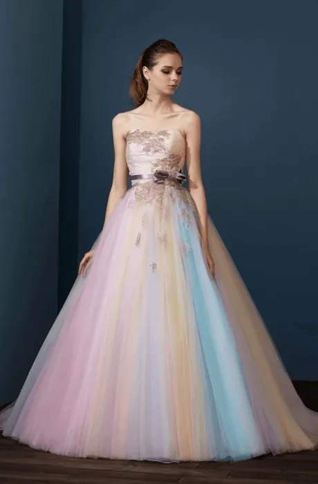 色鮮やかなカラードレス