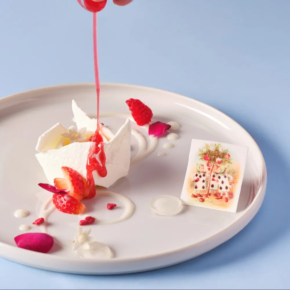 アリスのストロベリーアフタヌーンティー | 【公式】ザ ストリングス 博多