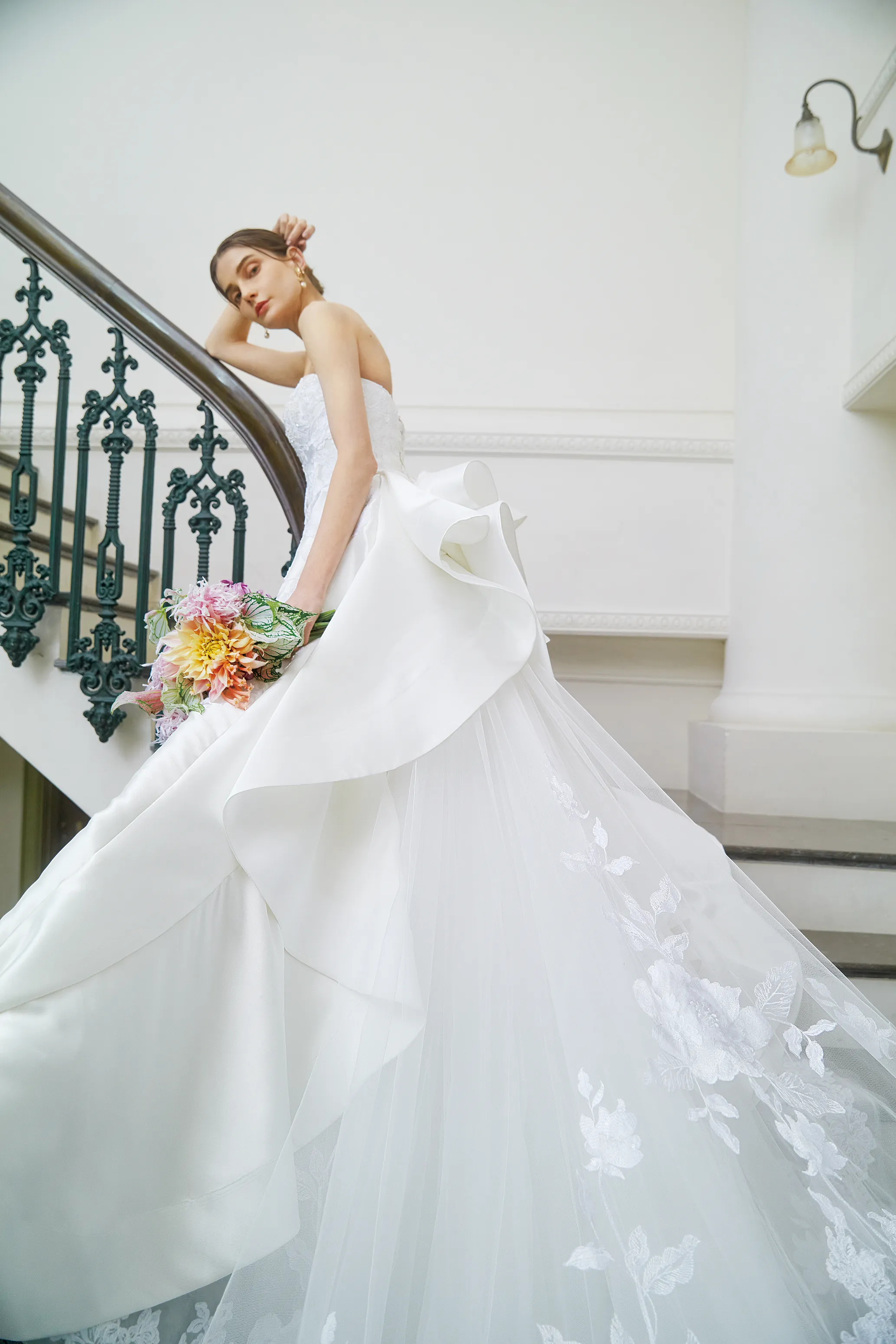 公式】ホテルプラザ神戸｜花嫁を彩るウェディングドレス・カラードレス