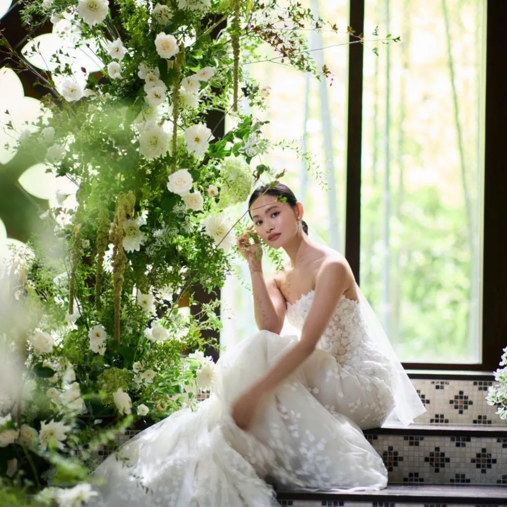 ガーデンウェディングが似合う可愛いドレス　結婚式　披露宴　ウェディング ガーデンウェディングに決めたら！】花嫁にオススメしたい